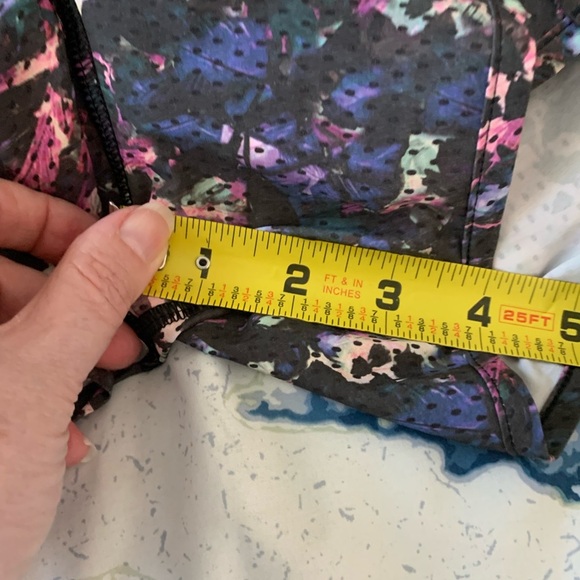 lululemon athletica Run Times Athletic Shorts size 8 EUC - Picture 7 of 8